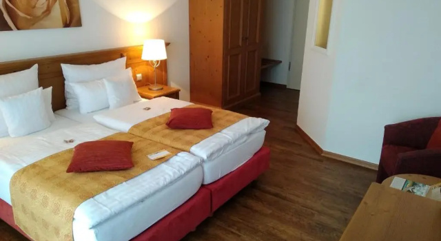 Hotel im Golfpark Strelasund, Забронировать Отель Отели Мекленбург-Померания с парковкой, Парковка