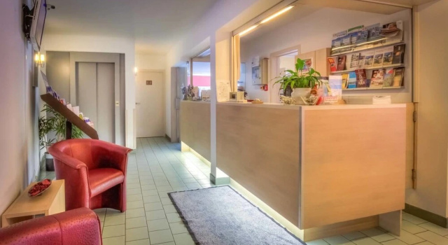 Hotel Infotel, Забронировать Отель Монс Эно