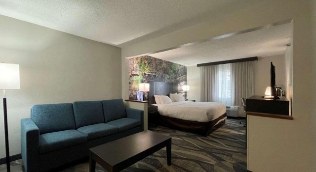 Люкс Clarion Inn Fairborn - Dayton near Wright Patterson