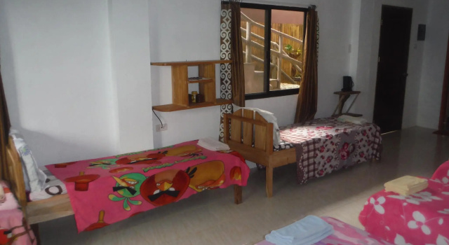 Кровать в общем номере D & A Seaside Cottages