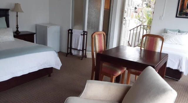 Трёхместный семейный номер Standard с балконом Bon Ami Guest House
