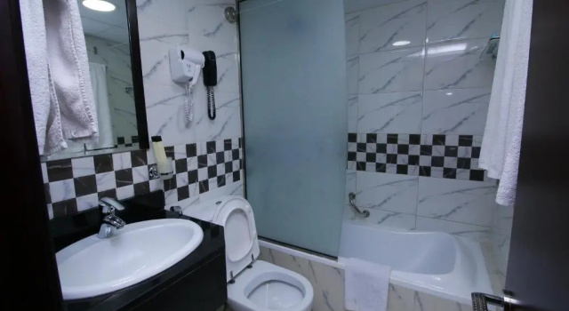 Трёхместный номер Standard Royal Falcon Hotel