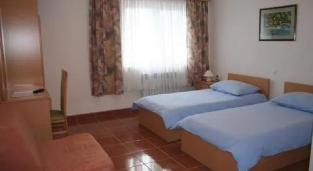 Motel Roganac, Забронировать Мотель Дуга-Реса Карловацкая жупания
