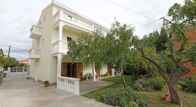 Apartments Boris, 예약 아파트 Vodice Sibenik-Knin County, Fratelli Beach 근처