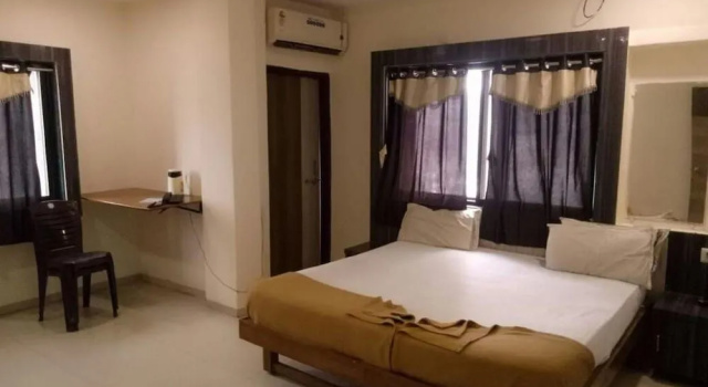 Hotel Prime Inn, Забронировать Отель Отели Анклешвар с парковкой, Парковка
