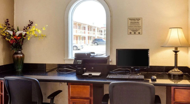 Rodeway Inn & Suites New Orleans, Забронировать Отель Новый Орлеан Луизиана