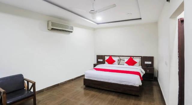 OYO 63134 Hotel Red Queen, Забронировать Отель Райгарх штат Чхаттисгарх