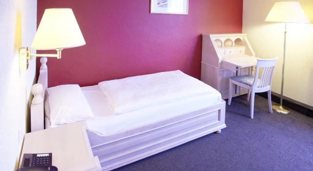 Hotel Restaurant zur Linde, Book Hotel Hotels in Pattensen with Parking, Parking