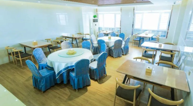 GreenTree Inn Linyi Pingyi County Difang Town, Rezerwuj Hotel Hotele w Linyi z Parkingiem, Parking