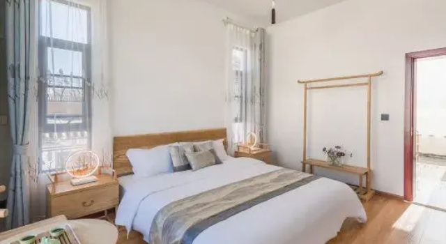 Семейный люкс с видом на сад Lawn | Juean Caoping Dujia Garden Homestay (Erhai Longkan Wharf)