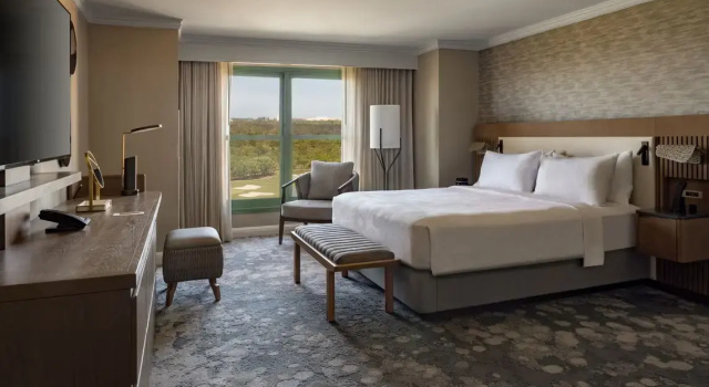 Двухместный люкс Executive c 1 комнатой с балконом и с видом на озеро JW Marriott Orlando Grande Lakes