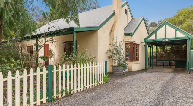 Коттедж Country Pleasures Bed and Breakfast
