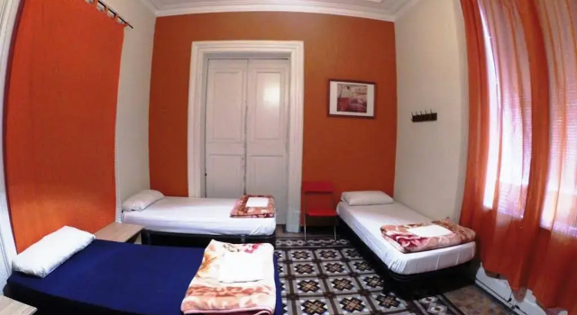 Barcelona 4 Fun Hostel, Забронировать Хостел Барселона Провинция Барселона, рядом с Cases Cabot