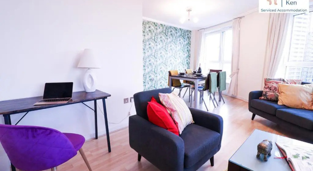 GREAT VALUE, 2 Bedroom Penthouse Apt at Angel & Ken Serviced Accommodation Woking, Забронировать Отель Уокинг 