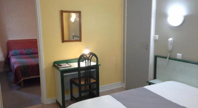 Трёхместный номер Standard Logis Hôtel La crémaillère