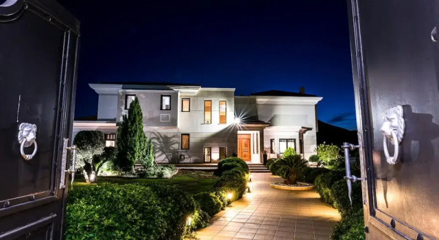 East Coast Mansion by Unique Villas Collection, Забронировать Вилла Отели Сароникос с парковкой, Парковка