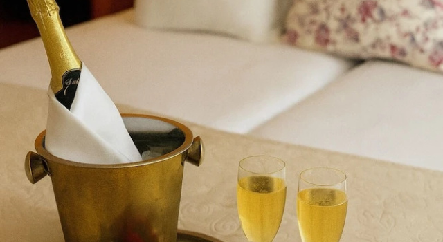 Pláza Hotel Gyula, Reservar Hotel Hotéis SPA em Bekes, SPA