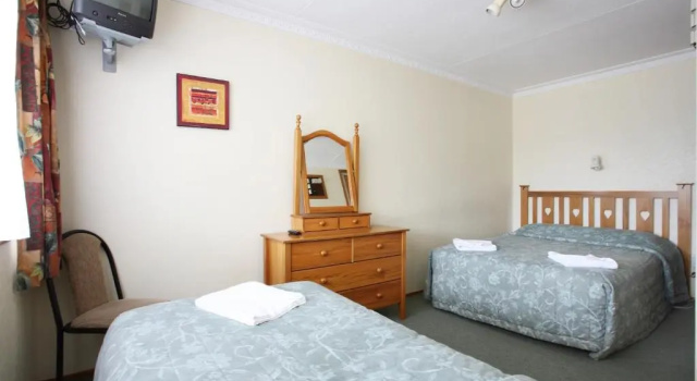 Апартаменты Queens Park Motels