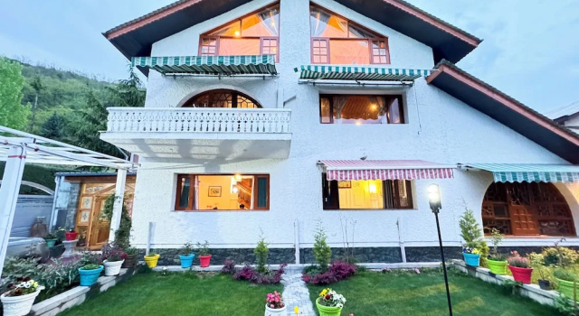 Tree of Life Lakeside Cottage, Srinagar, Забронировать Дом для отпуска Сринагар Jammu & Kashmir Ski