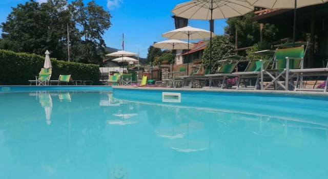 Апартаменты La Lanterna Swimming Pool Retreat