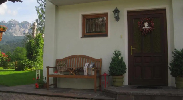 Коттедж с 2 комнатами Ferienwohnung Zeber