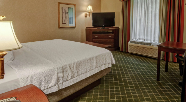 Hampton Inn Cambridge, Забронировать Отель Кеймбридж 