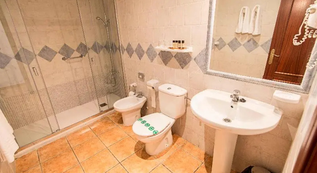 Двухместный номер Standard с балконом Hostal Marissal by Dorobe