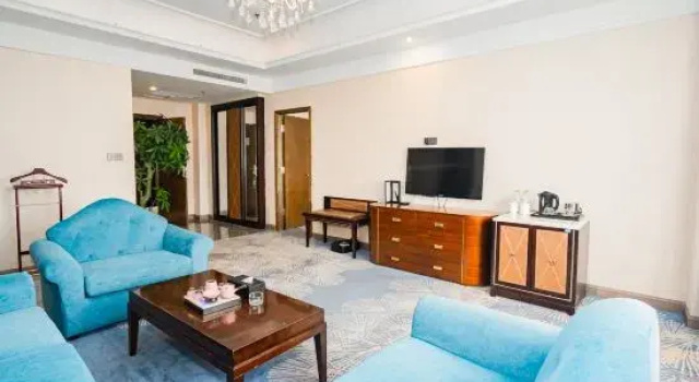 Люкс Executive Qingdao Danube International Hotel