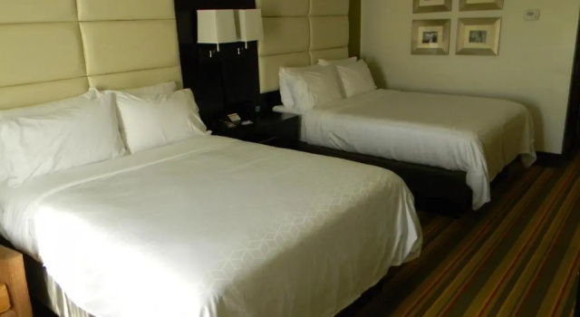 Четырёхместный номер Standard Holiday Inn Express & Suites - Huntsville Airport by IHG