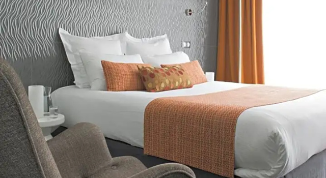 Номер Comfort Hôtel Le Rohan, centre Cathédrale
