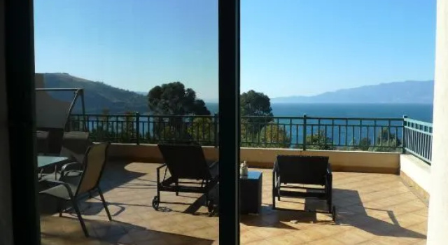 Люкс с 4 комнатами с видом на море Fuxian Lake French Romantic Seaview Apartment
