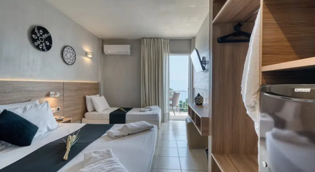 Трёхместный номер Standard с балконом Aqua Mare Resort