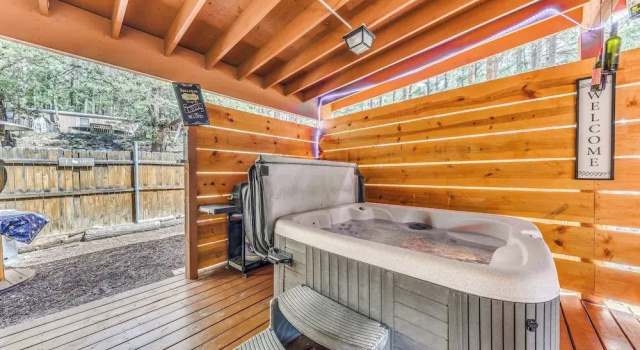 Ruidoso Cabin w/ Hot Tub - 2 Mi to Grindstone Lake