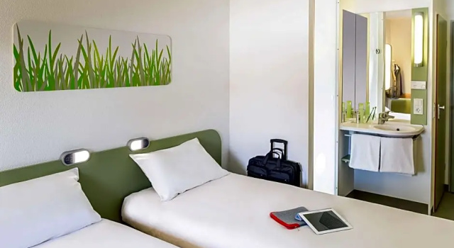 Четырёхместный номер Standard Ibis Budget Vélizy