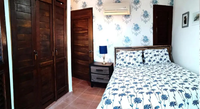 AMPLIO y bello apartamento-ZONA COLONIAL- wifi+balcon+2roons, Забронировать Отель Zona Colonial Санто-Доминго