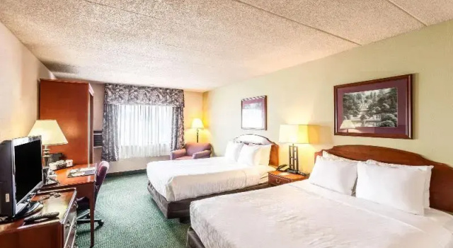 Двухместный номер Standard AmericInn & Suites by Wyndham Baraboo Event Center