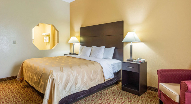 Двухместный номер Standard Quality Inn & Suites Sellersburg - Louisville Area