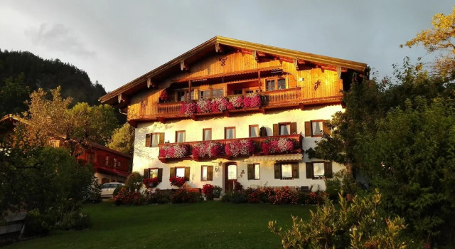 Stoibhof Familie Klauser, Забронировать Отель Райт-им-Винкль Reit im Winkl - Steinplatte