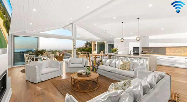 Dayz Dreamin - pool, gas fireplace and beachfront