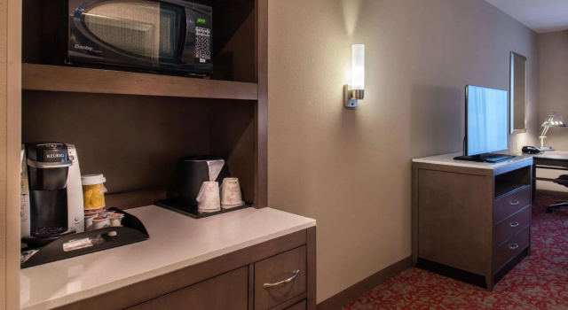 Четырёхместный номер Standard Hilton Garden Inn Bristol