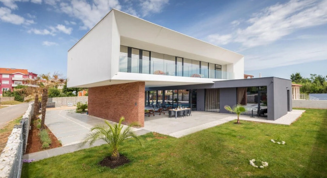 Stunning Home In Liznjan With Wifi