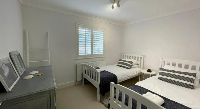 Коттедж Superior house for 6 near beach w parking garden