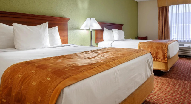 Четырёхместный номер Standard Deluxe Inn Wytheville