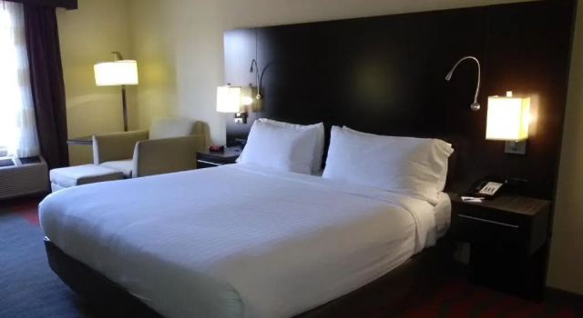 Run of House Holiday Inn Express Hotel & Suites Waterford by IHG
