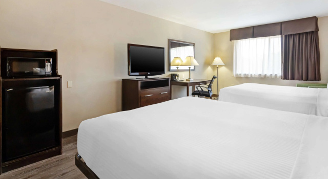 Четырёхместный номер Standard Best Western Inn & Suites New Braunfels