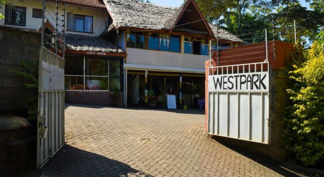 West Park Hotel, Забронировать Отель Найроби Найроби Каунти, рядом с City Park Market