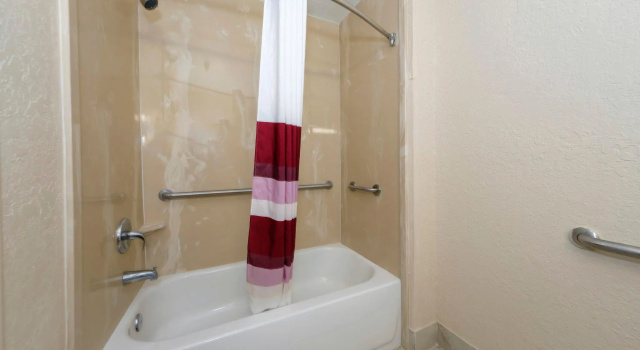 Четырёхместный номер Deluxe Red Roof Inn Jacksonville - Cruise Port