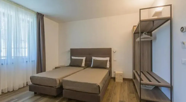 INSULA FELIX Bed&Breakfast, Забронировать Отель «постель и завтрак» Отели Монига-дель-Гарды с парковкой, Парковка