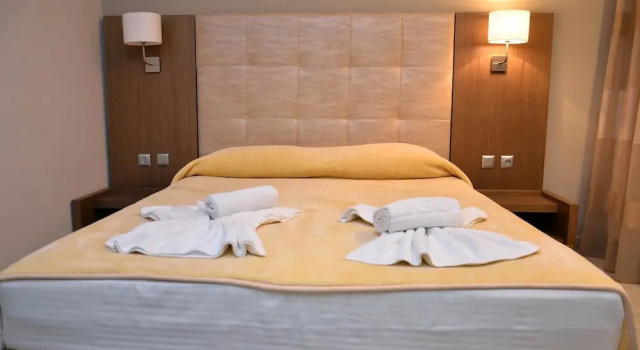 Полулюкс Hotel Konaki