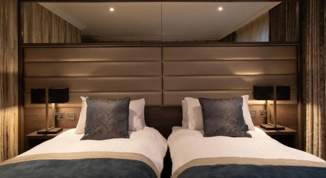 Номер Standard Carlton Hotel